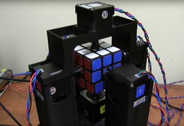 Създадоха машина, която може да подреди кубчето на Рубик за 1.2 секунди