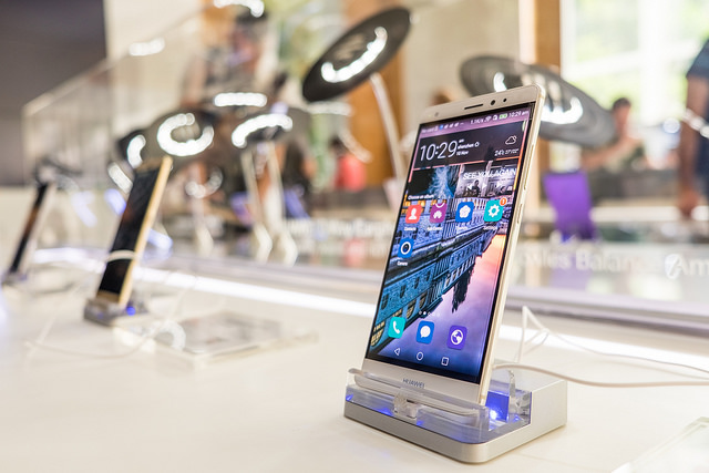 IDC: Samsung и Apple продават най-много, но Huawei им диша във врата