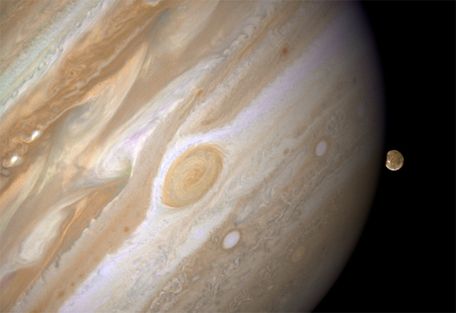 Юпитер не ни предпазва от сблъсък с комети, установиха учени