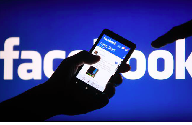 Франция нареди на Facebook да спре да следи външни потребители