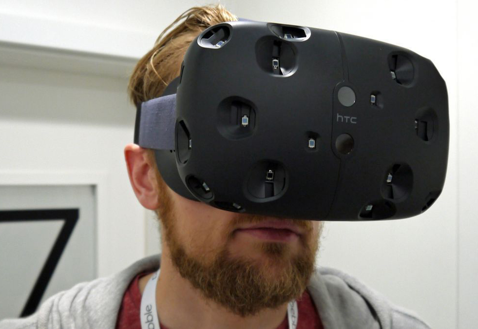 Цената на шлема за виртуална реалност HTC Vive ще стане ясна на MWC 2016