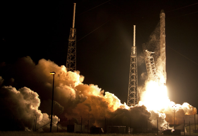 SpaceX спря изстрелването на ракетата си две минути преди старта