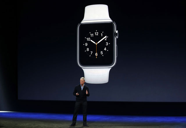 Началната цена на Apple Watch пада до 299 долара