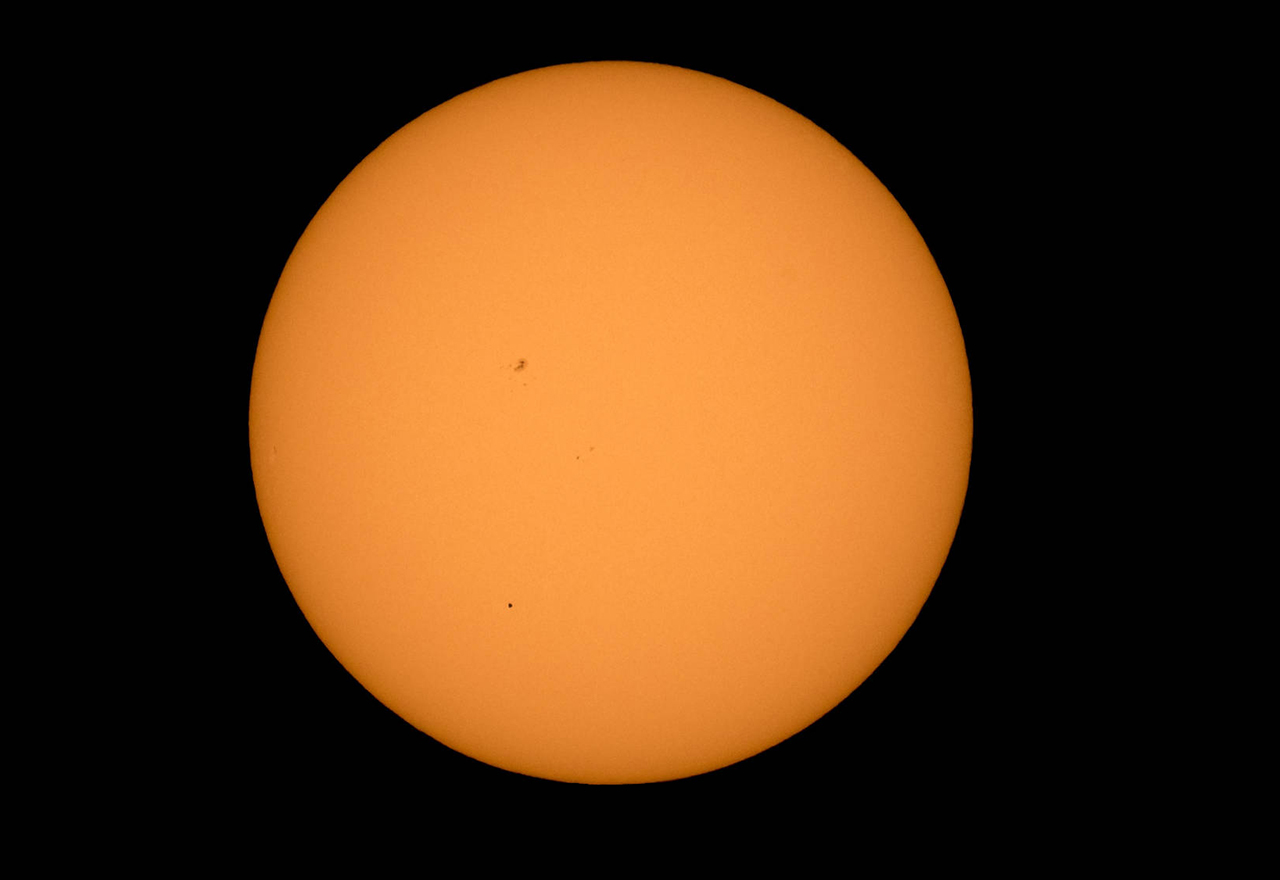 NASA пусна уникално видео на преминаването на Меркурий пред Слънцето