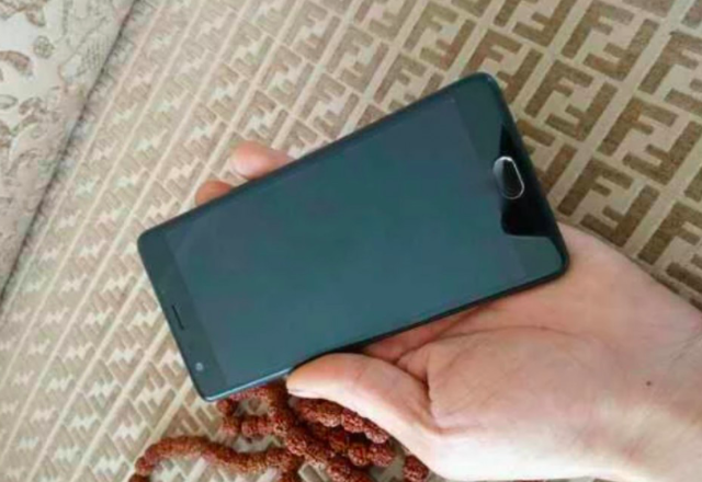 OnePlus 3 се появи в нова порция снимки, очакваме USB Type C