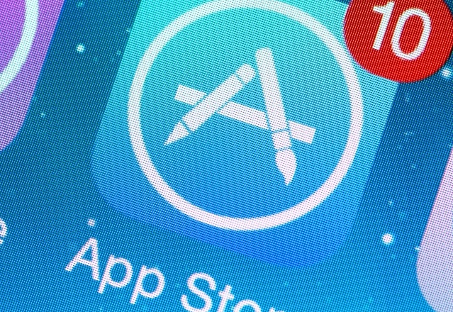 В рамките на 24 часа наградиха и извадиха от App Store скандално приложение за бежанци