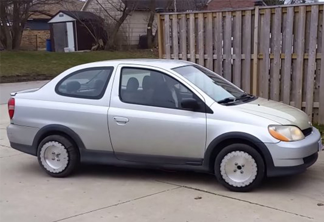 Изобретател създаде нов тип джанти и гуми, които позволяват на колата ви да се движи странично