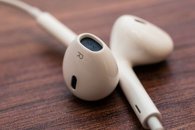 Apple EarPods слушалките с Lightning се появиха в мрежата