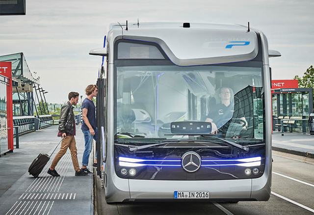 Mercedes-Benz направи първи реален тест драйв на свой автономен автобус