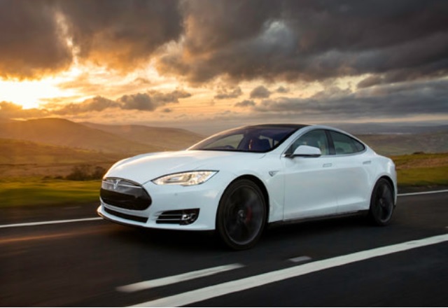 Tesla готви две превозни средства, но те не са коли