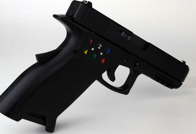 Умен пистолет с необикновена защита срещу случайни изстрели