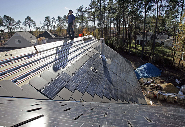 Илон Мъск: Solar City разработва слънчеви покриви