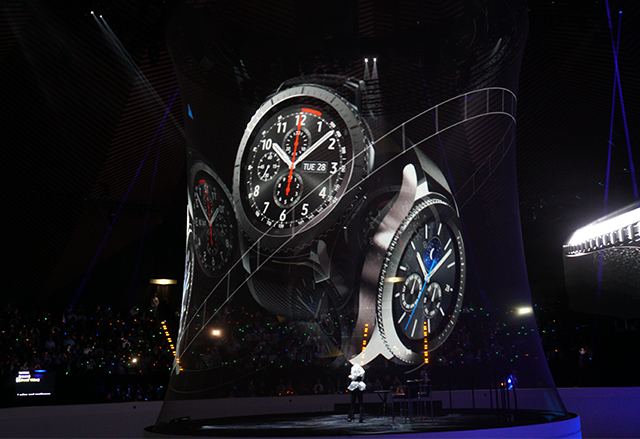 Samsung представиха Gear S3 с впечатляващо мултимедийно шоу