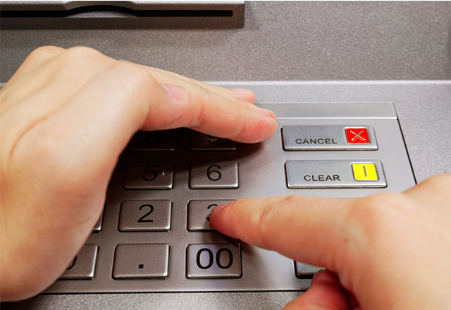 Открит е нов метод за кражба на данни на кредитни карти от банкомати