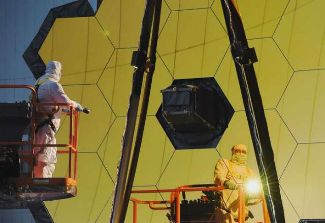 Специалистите от NASA тестваха главното огледало на телескопа Webb