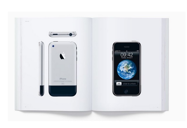 Идеалният подарък за всеки почитател на Apple - 20 години емблематичен дизайн в една книга