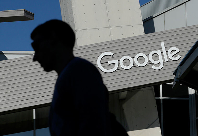 Google ще блокира уебсайтове от своята рекламна мрежа, ако пускат фалшиви новини