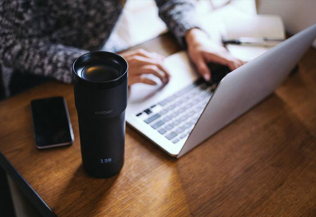 Starbucks продава иновативна чаша, която ще запази кафето ви с идеална температура часове наред