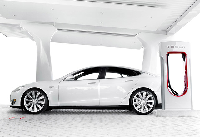 Илон Мъск загатна за трето и много по-мощно поколение зарядни станции за Tesla
