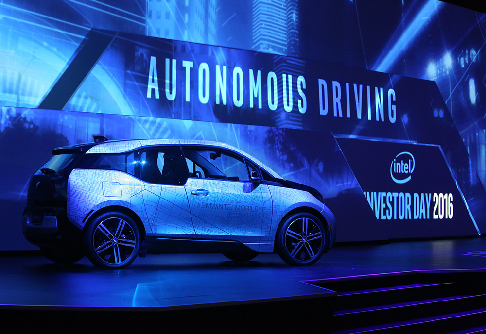 Intel придобива част от HERE, за да гради бъдещето на автономните коли