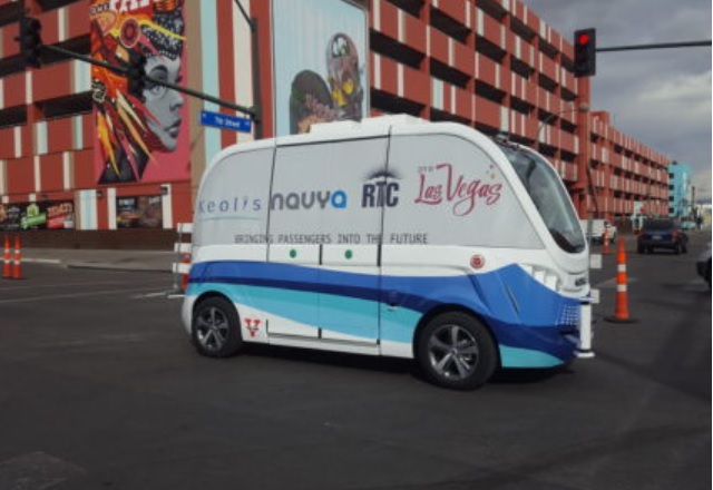В Лас Вегас първите пътници вече се возят в автономен автобус