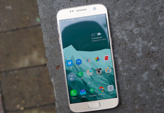 Samsung спира разпространението на Nougat за S7 и S7 edge поради бъгове