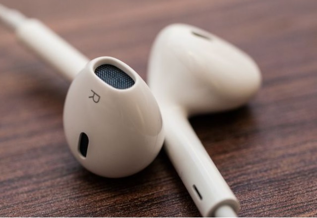 Apple получи патент за хибридни слушалки, които изглеждат като мечта за меломаните