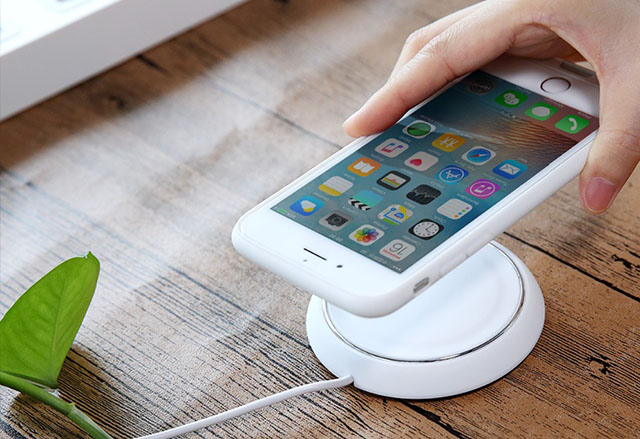 Apple ще вгради безжична технология за зареждане в бъдещите си iPhone модели?