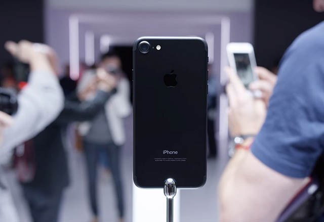 Apple и Broadcom си партнират две години за добавяне на безжично зареждане в iPhone