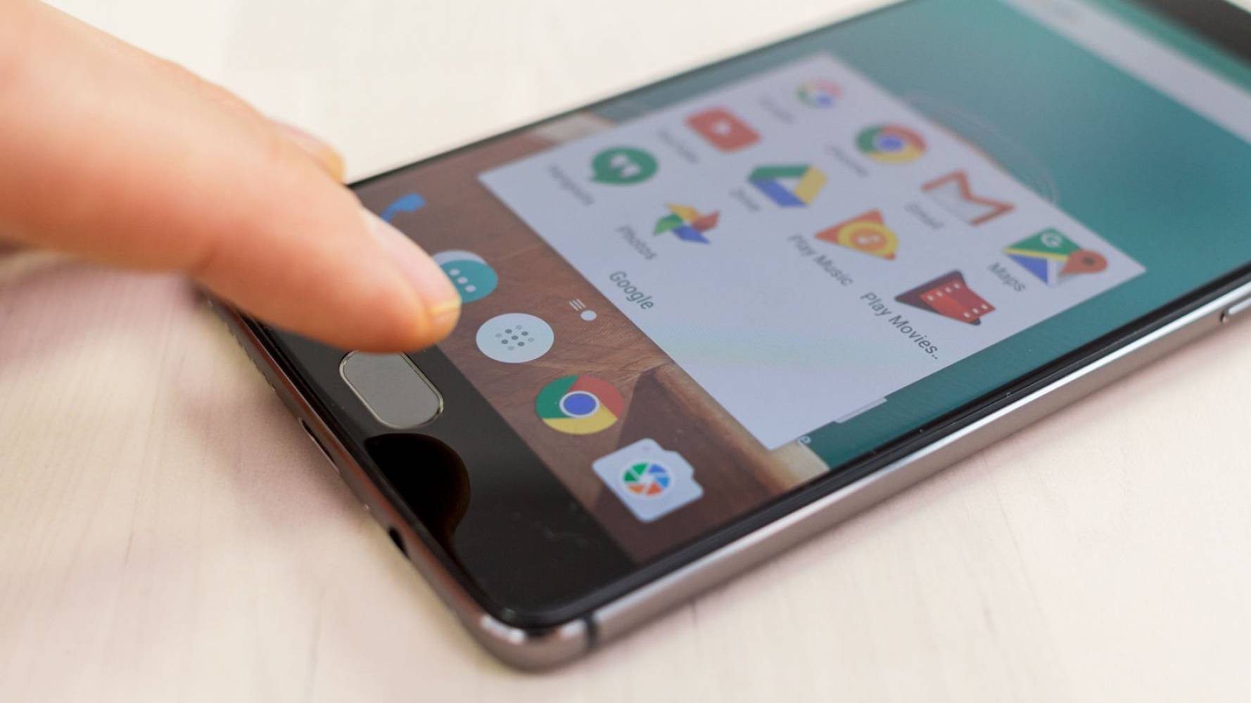 OnePlus 5 ще радва с двойно извит дисплей, 256 GB памет и 23 mpx камера
