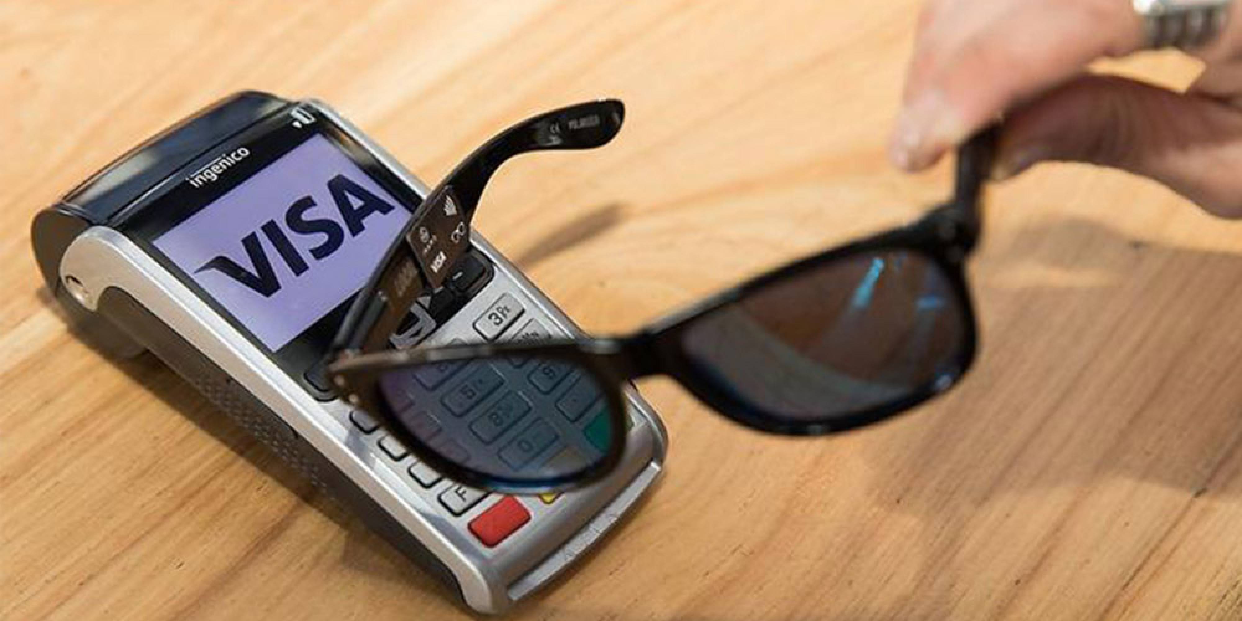 Новата безконтактна разплащателна карта на Visa е чифт слънчеви очила