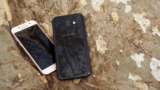 Samsung Galaxy A5/Galaxy A3 2017: среден клас с ДНК на флагман