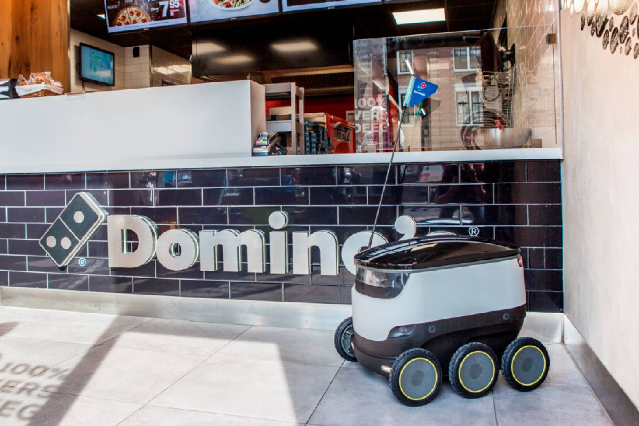 Следващата ви пица от Domino’s може да бъде донесена от робот