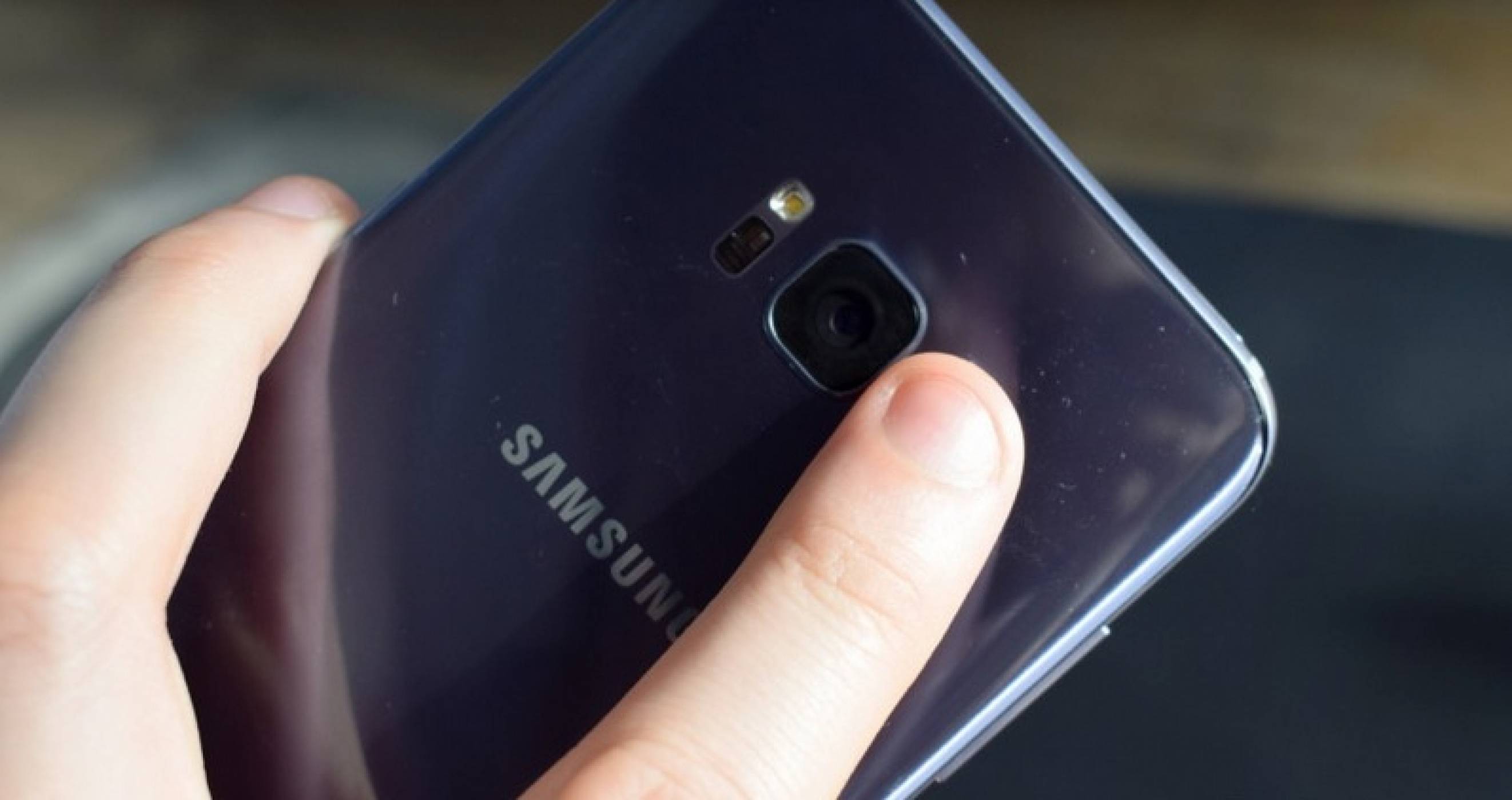 Galaxy S8 и S8+ любезно ви напомнят да почистите камерата за по-добри снимки