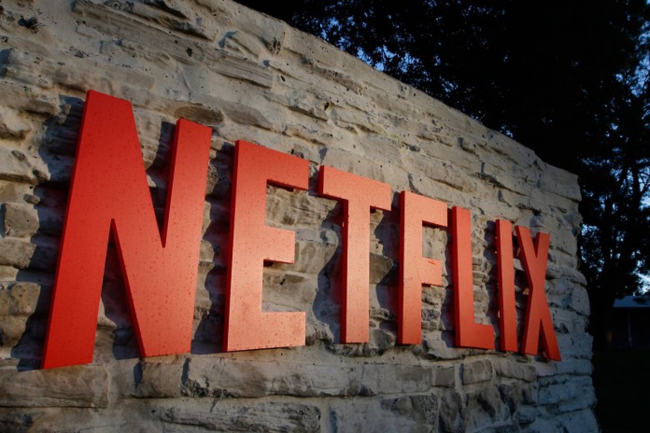 Netflix направи функцията за офлайн гледане на филми достъпна и за настолни компютри
