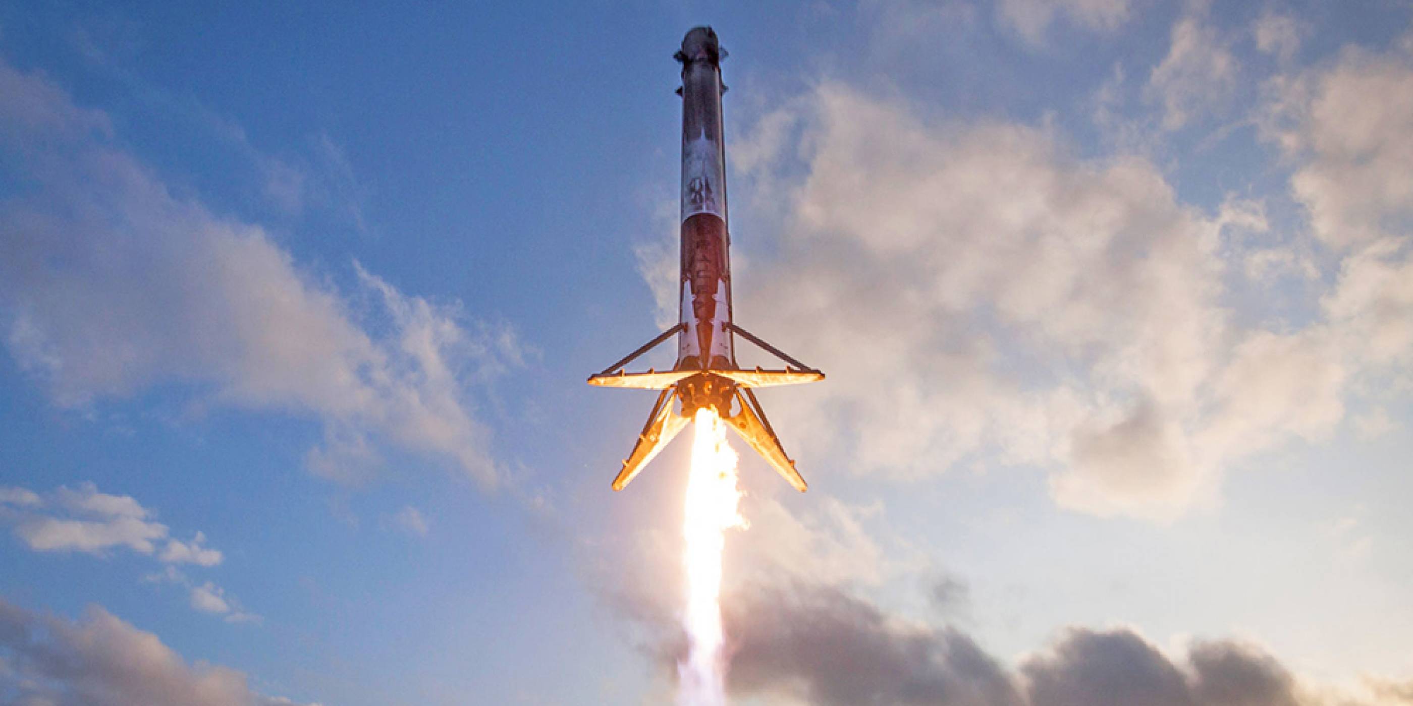 SpaceX отново приземи употребявана Falcon 9 успешно след изстрелване на военен сателит