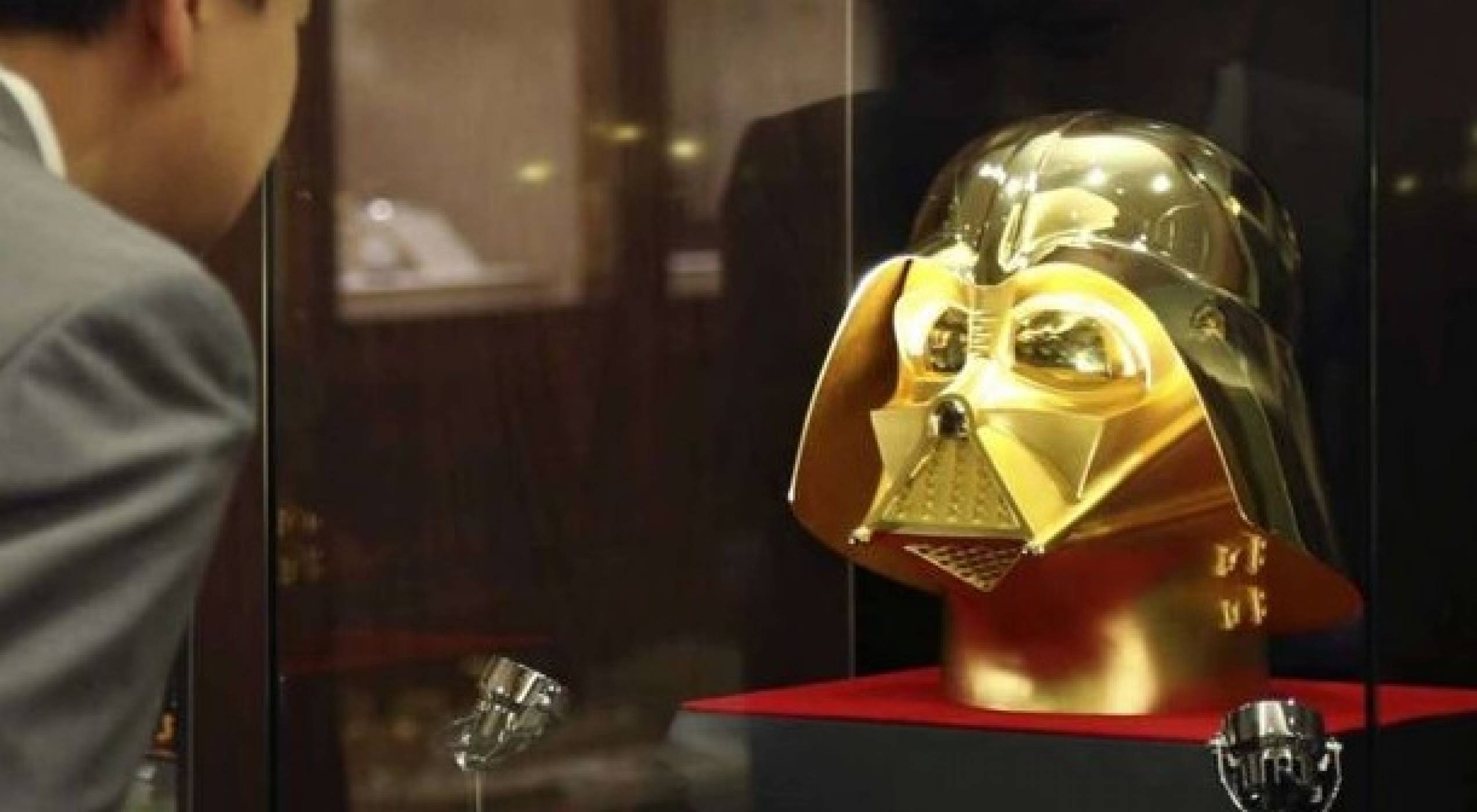Подарете си златна маска на Дарт Вейдър за 1.4 млн. долара