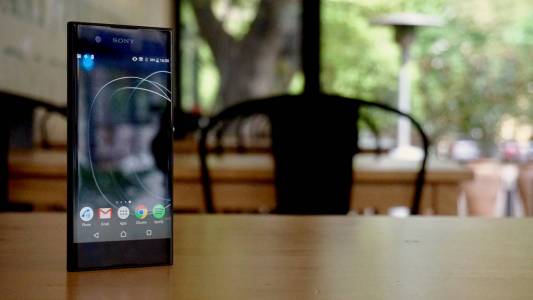 Sony Xperia XA1 - печелившите детайли (видео ревю)