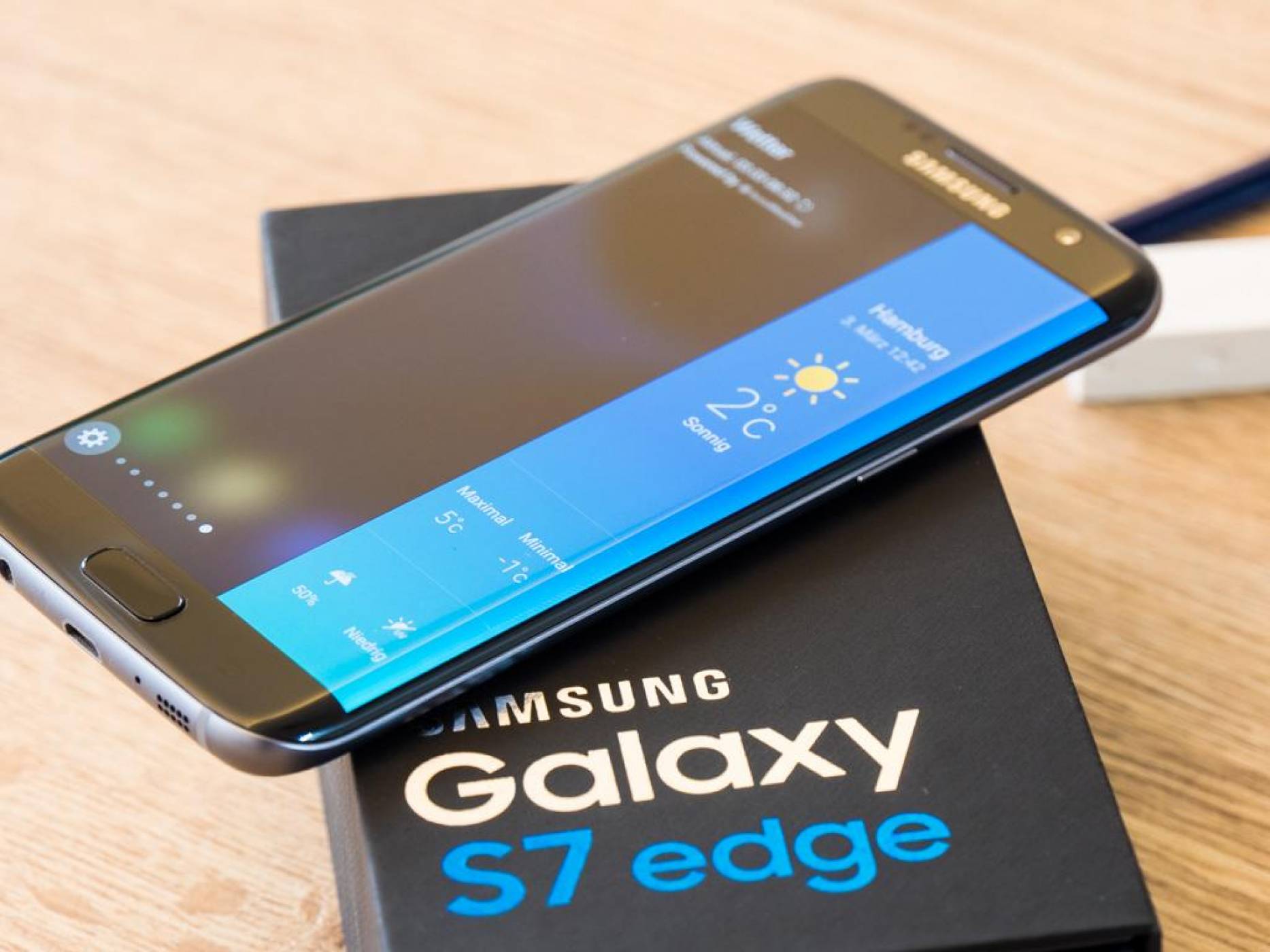 Известна организация отличи дисплея на Galaxy S7 edge като най-добър за годината