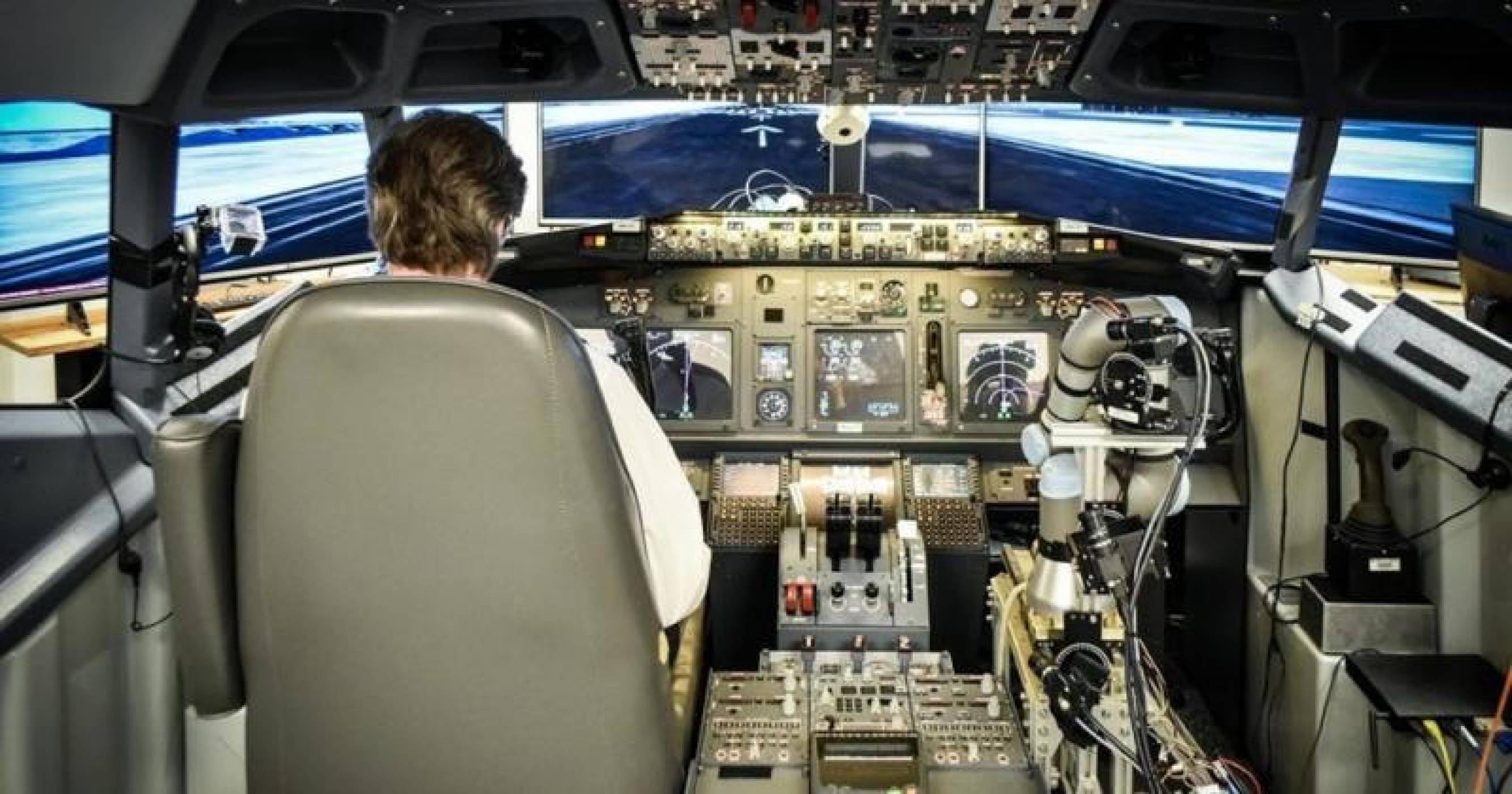 Робот приземи успешно Boeing 737 в симулация