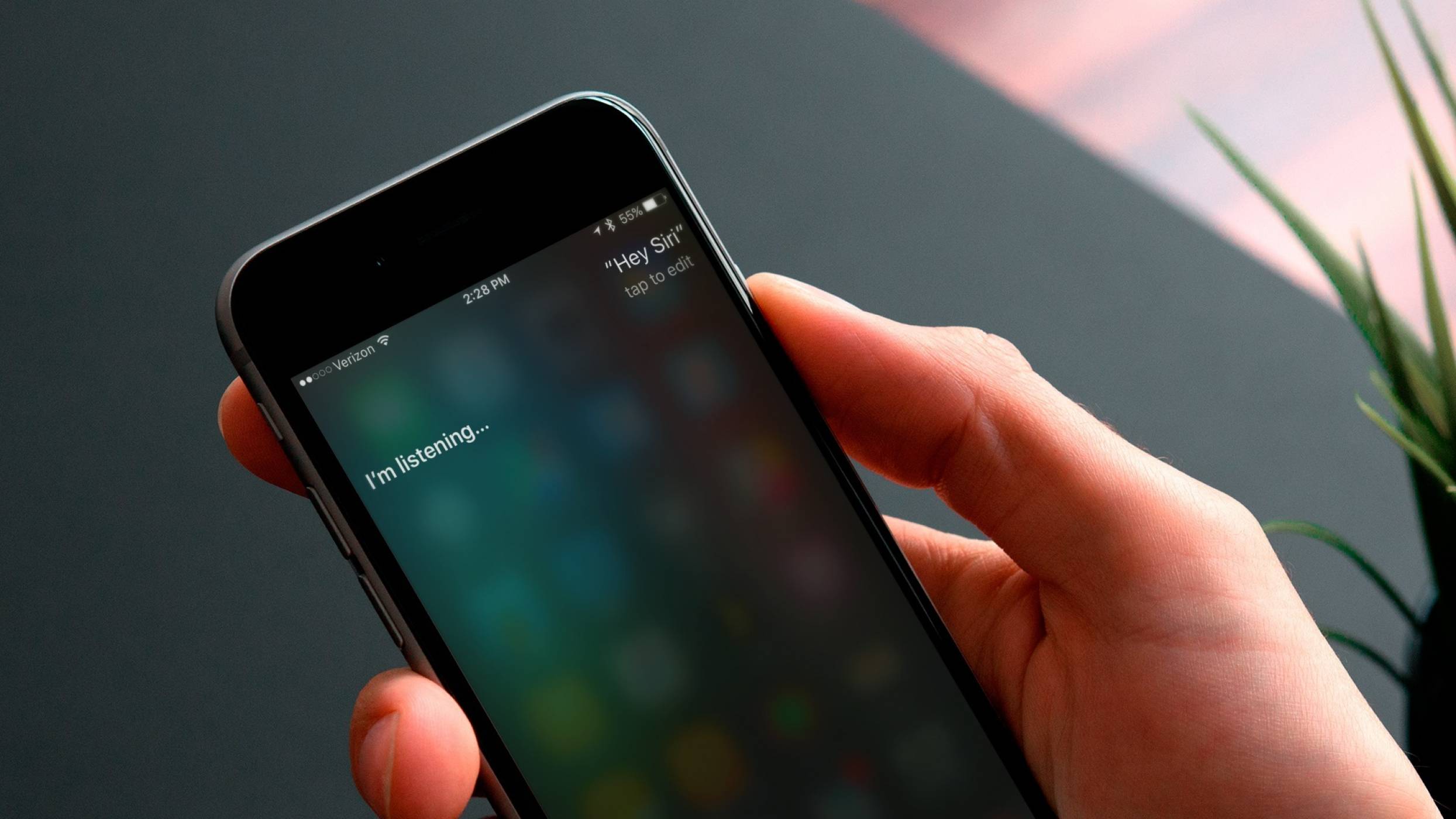 Бъг в Siri позволява изключване на мобилните данни без парола