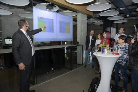 Българска компания представи първия в света бойлер, който се управлява с мобилно приложение