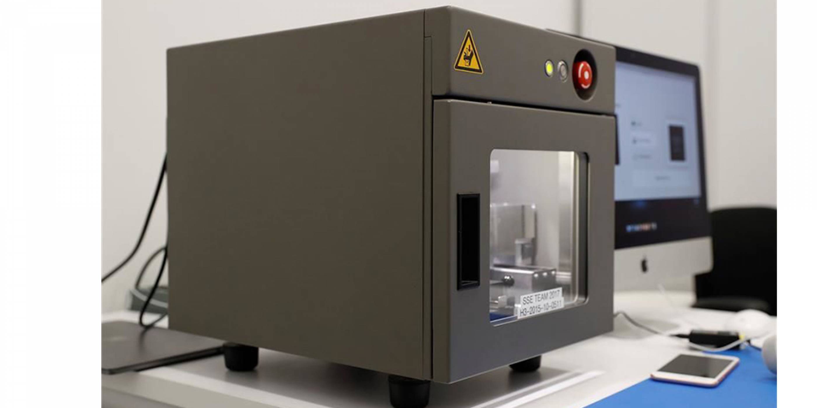 Apple създаде специална персонализирана машина за отремонтиране на счупени iPhone екрани