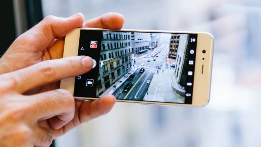 Huawei трябва да плаща обезщетения или може да получи забрана за продажби във Великобритания