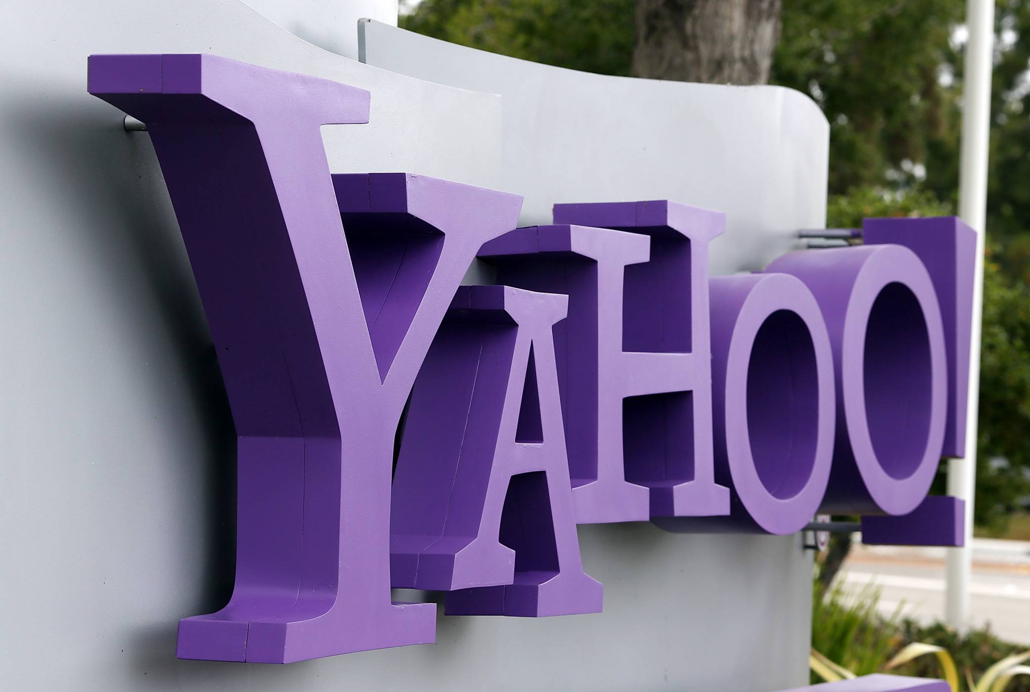 Verizon вече официално притежава Yahoo, Майер подаде оставка