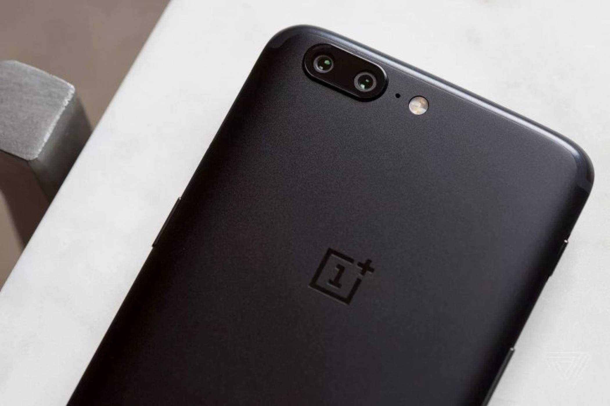 Камерата ще е голямата звезда на новия OnePlus 5 