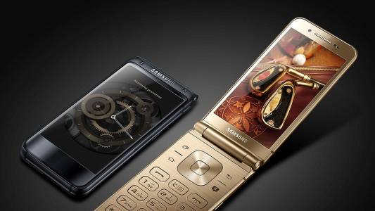 Samsung отново работи по Android телефон с капак, разкри TENAA (снимка)