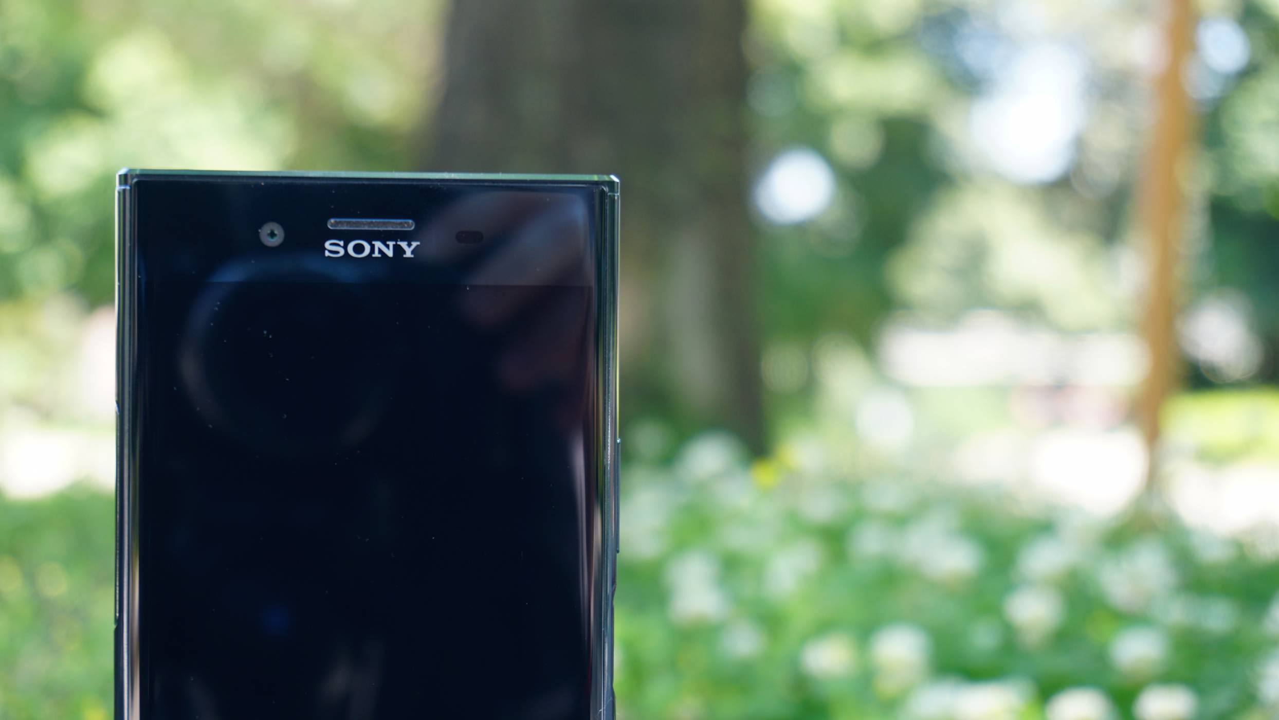Sony Xperia XZ Premium - симетрия на високи скорости (видео ревю)