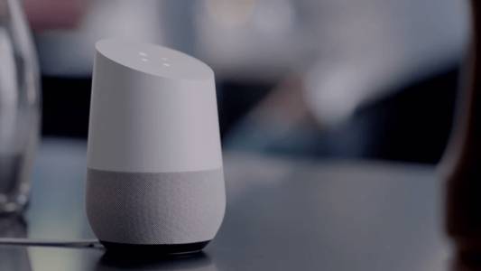 Google Home изпревари значително Amazon Alexa в теста с 3000 въпроса