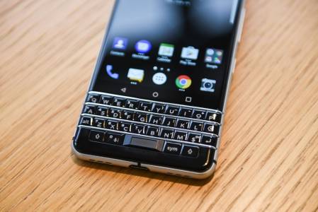 Evleaks: TCL работи по два нови BlackBerry телефона